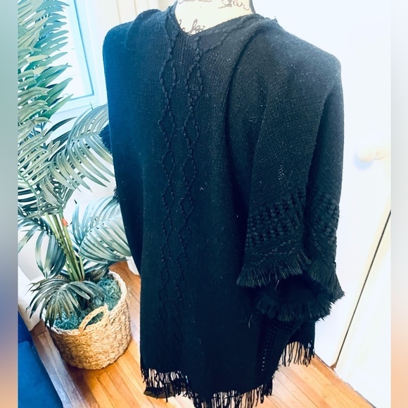 Knitted Poncho/Cardigan with Wooden Buttons - Picture 16 of 16